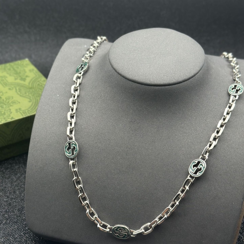 G*u*i necklaces